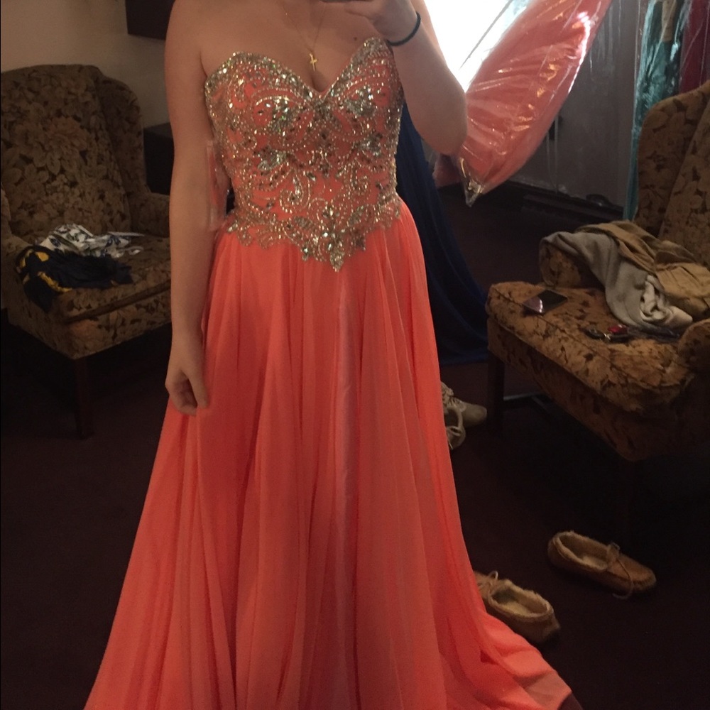 BEAUTIFUL GLITZ PROM DRESS